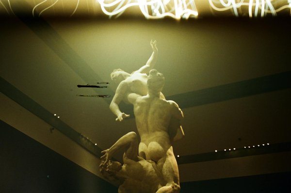 ¿Cuáles son los principales desafíos al implementar teletrabajo en un entorno corporativo?