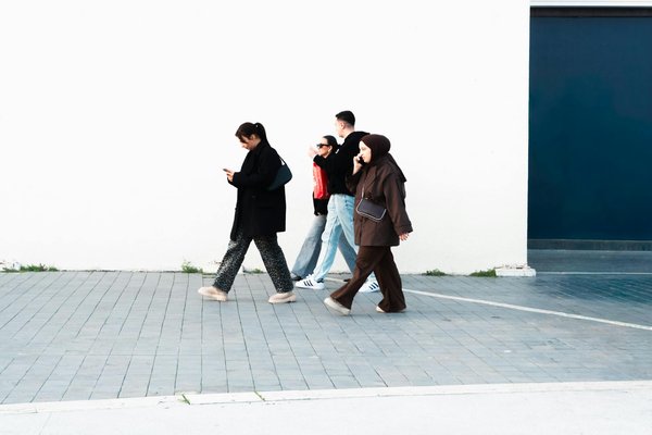 ¿Cuál es la mejor forma de preparar una ensalada de pimientos asados con ventresca de atún?