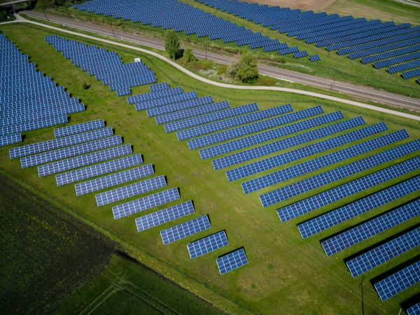 Louez votre terrain inutilisé et transformez-le en ferme solaire