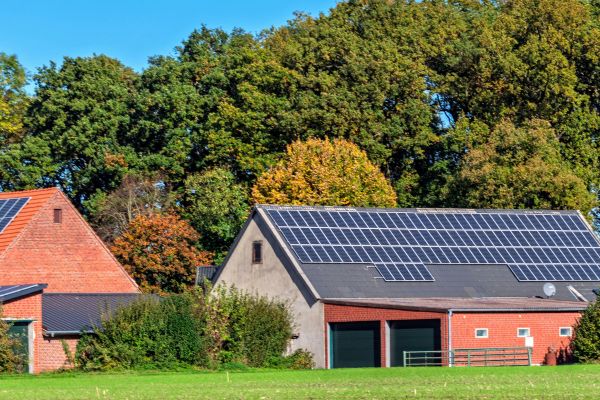 Top 5 avantages d’un hangar photovoltaïque pour vos espaces